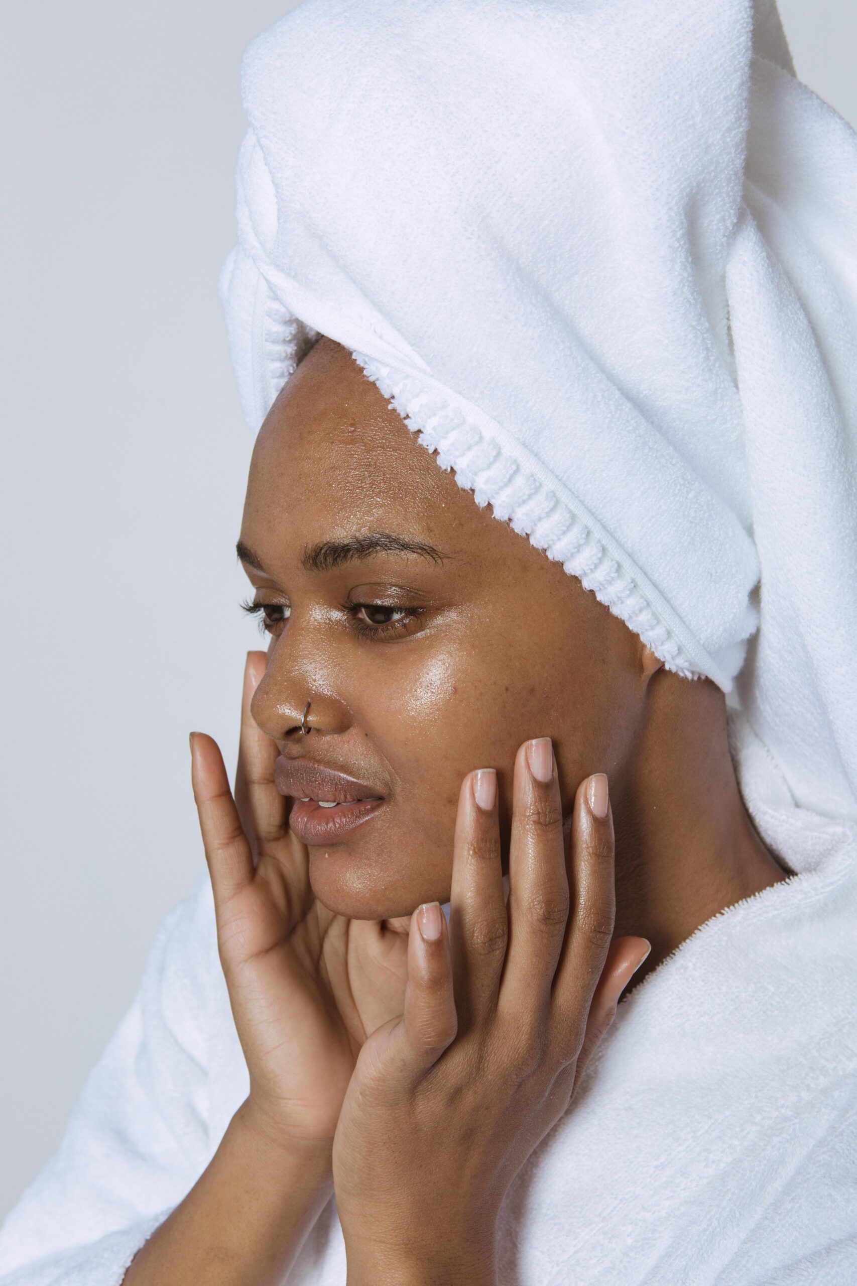 What does niacinamide do for skin and can it be combined with vitamin C?