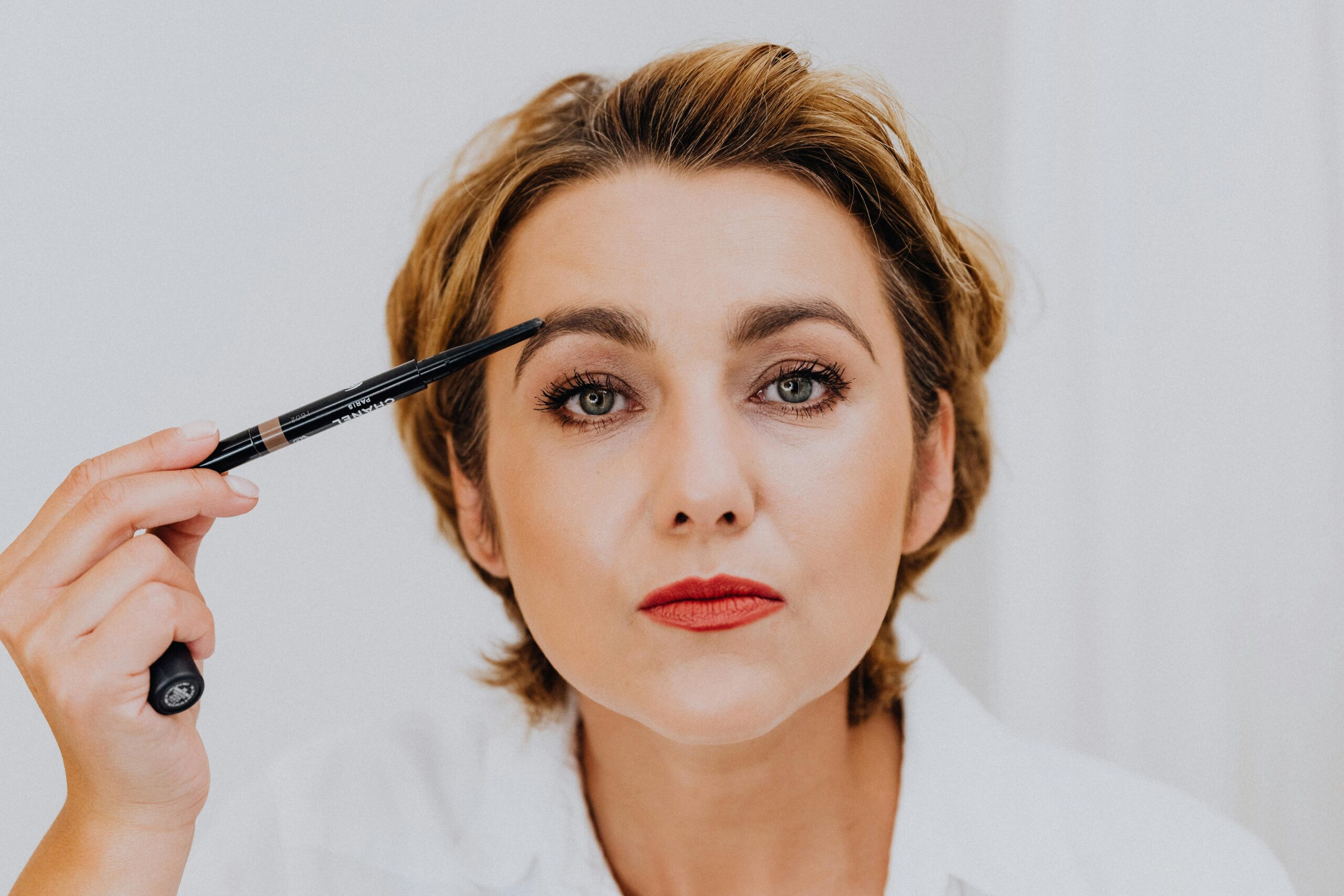 What tweezers are best for precision eyebrow shaping?