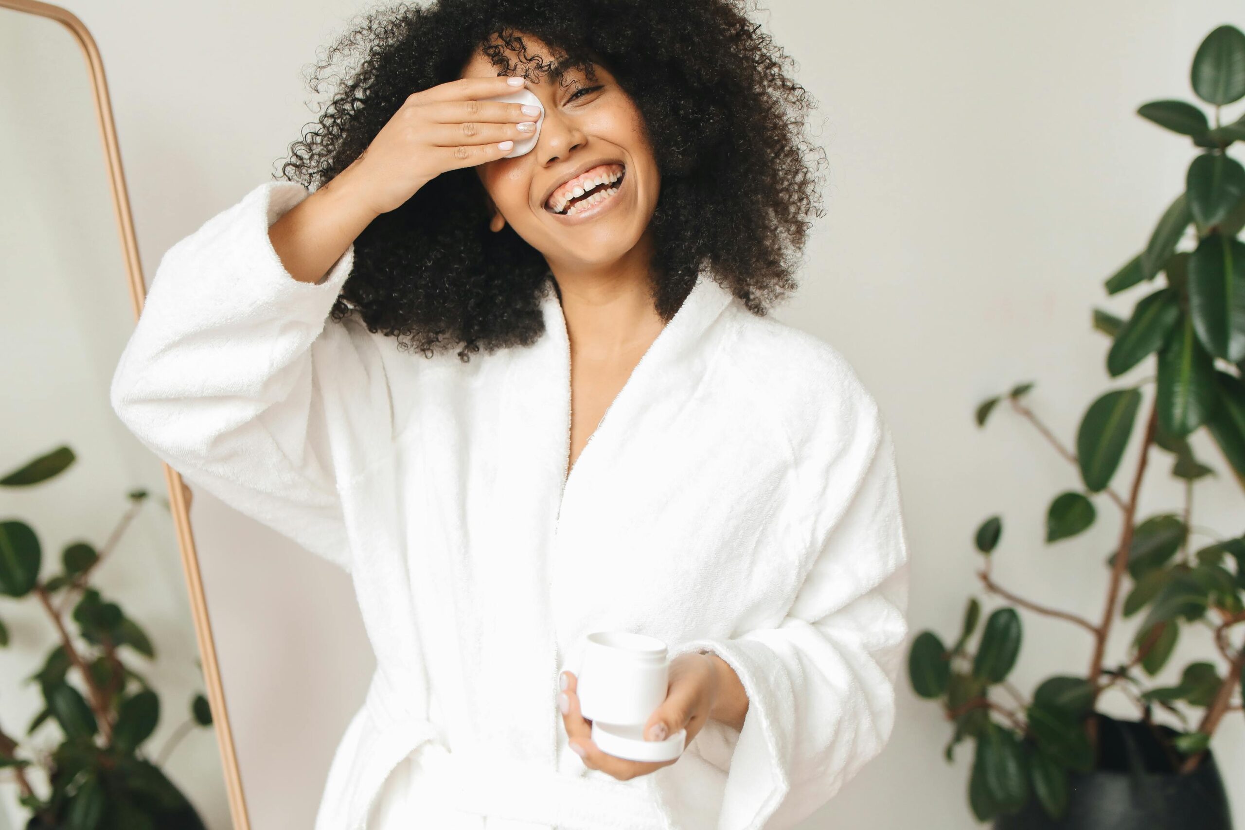 What are the most important ingredients to look for in an anti-aging skincare routine?