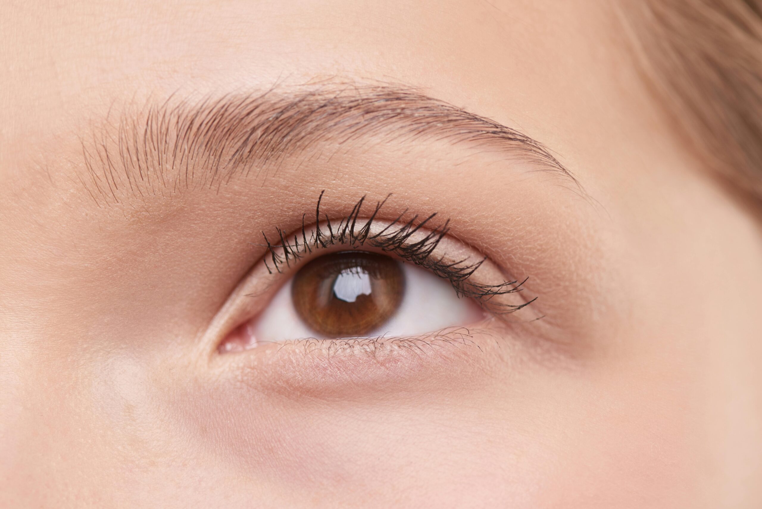 How do you fill in sparse eyebrows naturally?